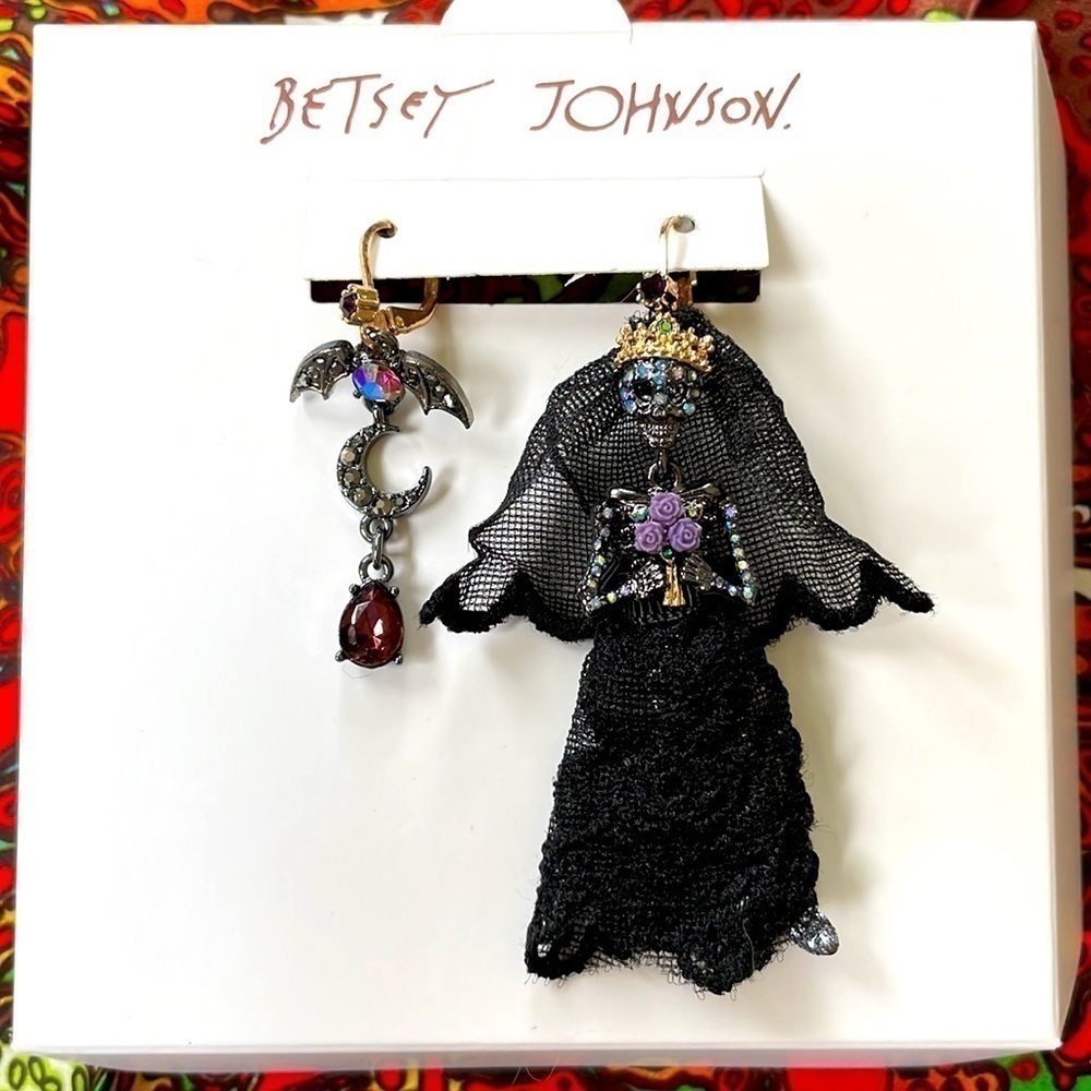Brand New Betsey Johnson Halloween Skeleton Bride Mismatched Drop Earrings